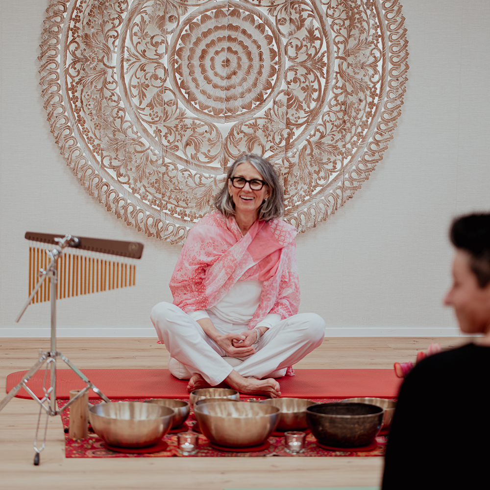 Sabine Renz | Klangschalenmassage & -meditation