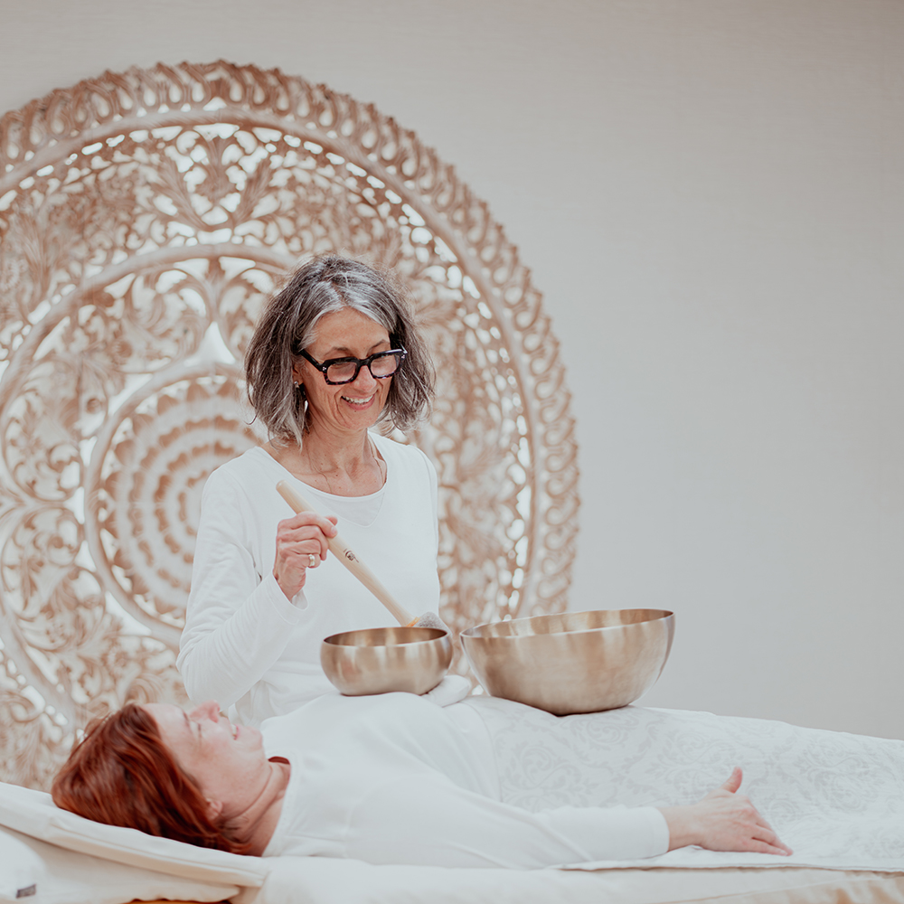 Sabine Renz | Klangschalenmassage & -meditation